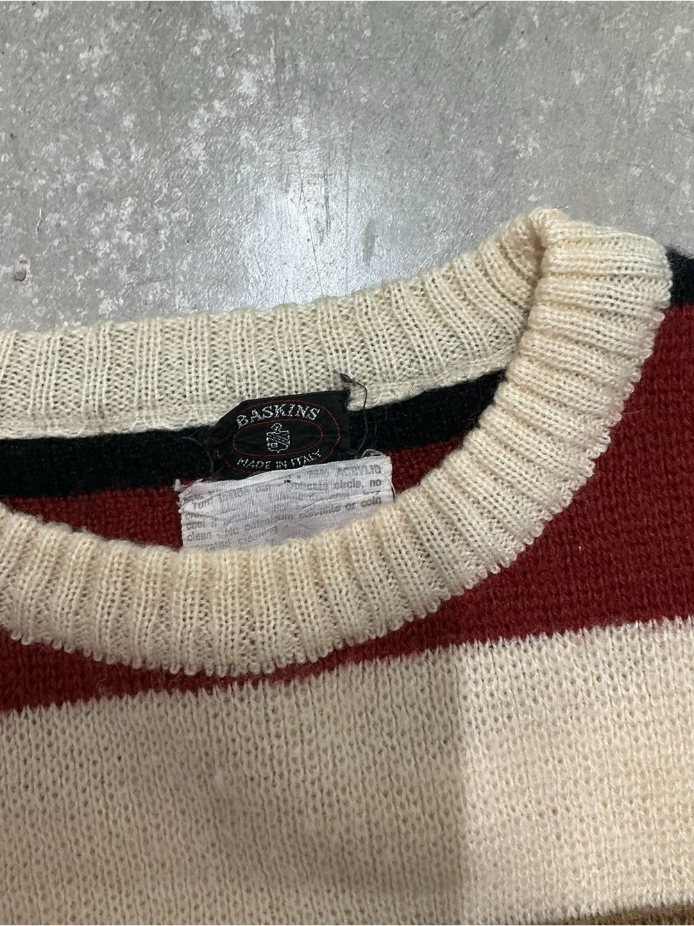 N/A classic crewneck